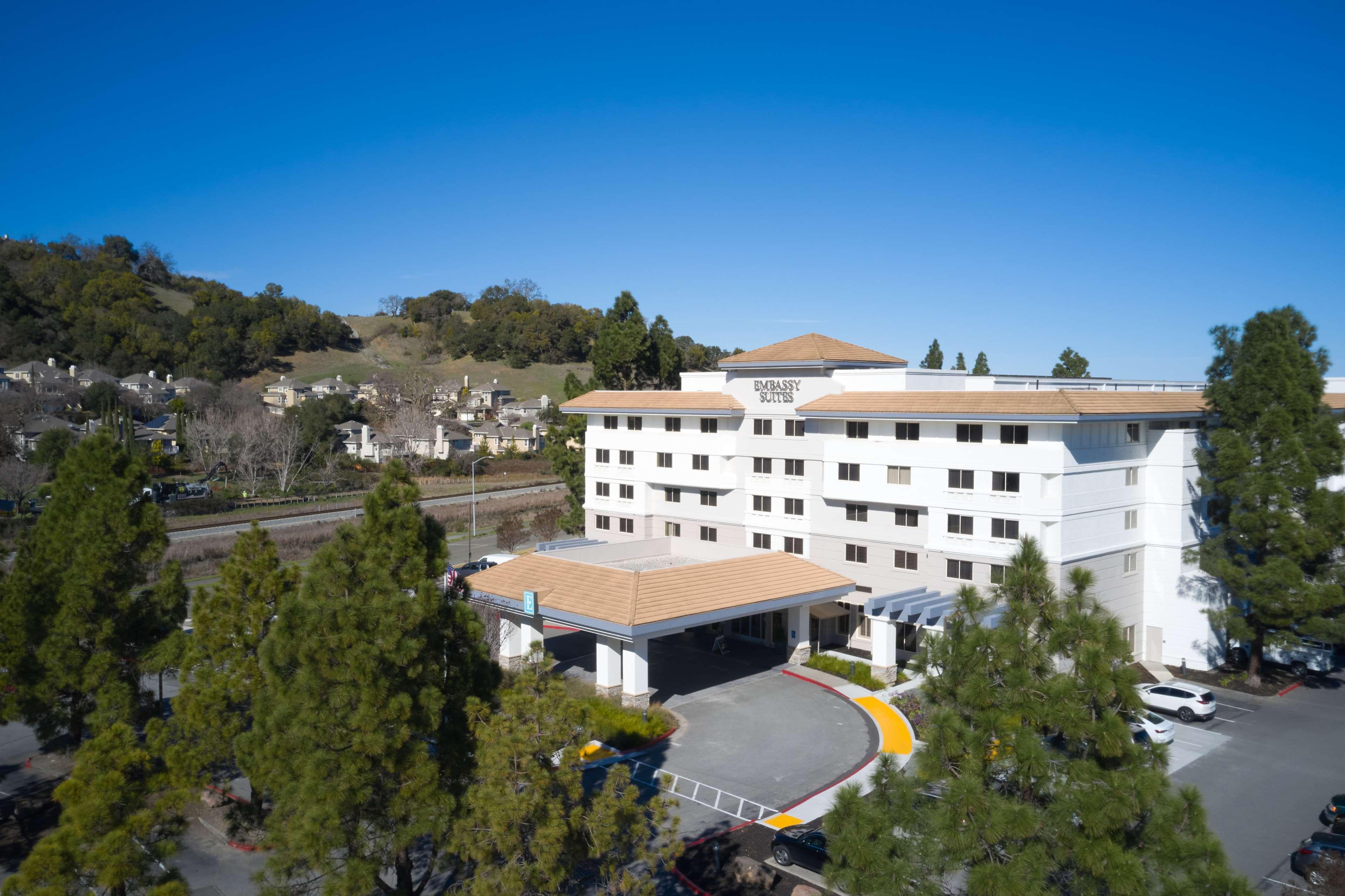 Embassy Suites By Hilton San Rafael Marin County Экстерьер фото